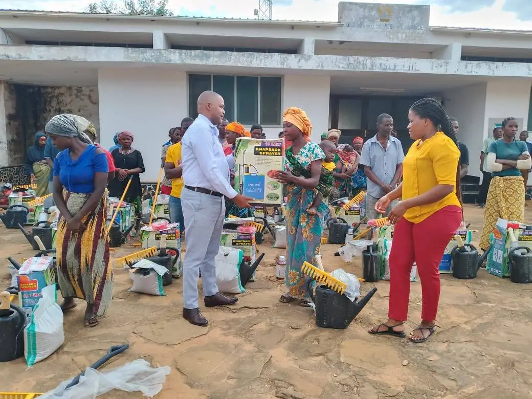 IDES DISTRIBUI KITS AGRÍCOLAS E SEMENTES EM ANCUABE